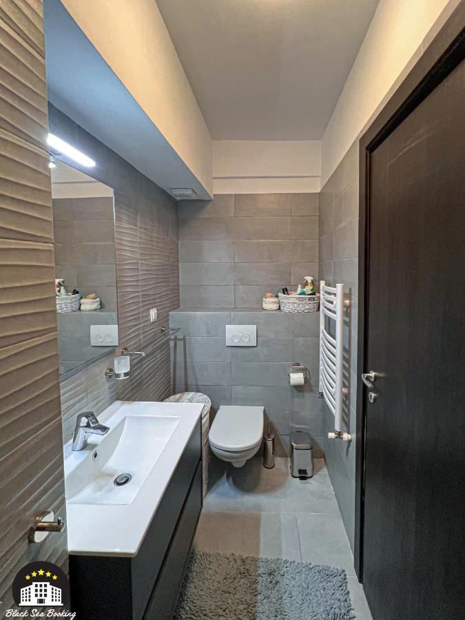 9 Rev Mamaia Exterior photo
